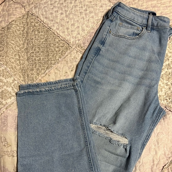 High Rise Dad Jeans from Hollister - Picture 3 of 3